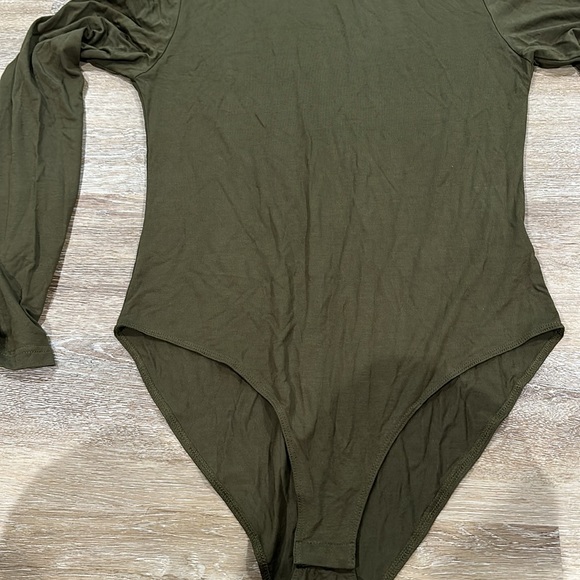 NWOT mangopop collection green turtle neck body suit. Incredibly comfy material - Picture 2 of 2